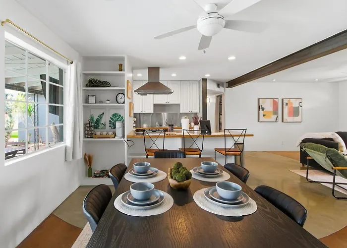 Old Town Retreat With A Pool And Putting * Scottsdale