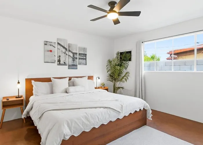 Old Town Retreat With A Pool And Putting Scottsdale